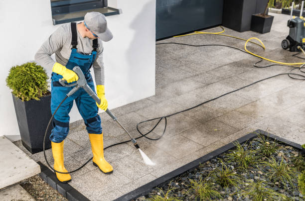 Best Commercial Pressure Washing  in Clintonville, WI